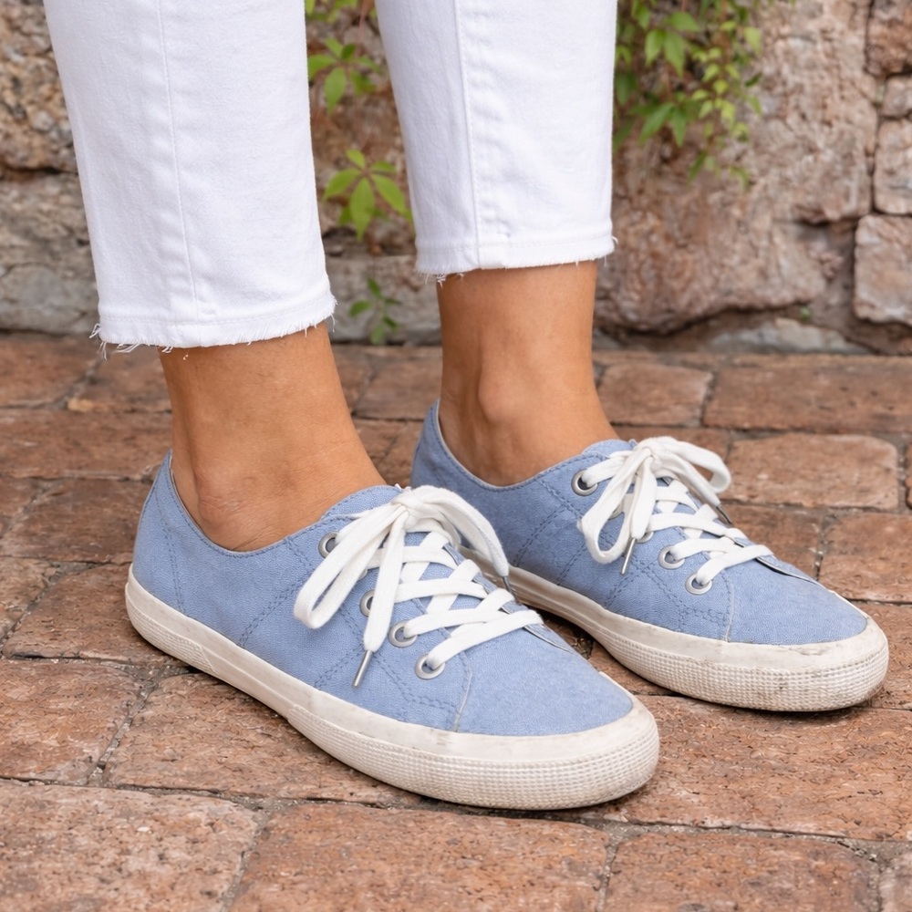 LAUREN RALPH LAUREN Preppy Chambray Blue Canvas Coastal Lace-Up Sneakers, 9.5